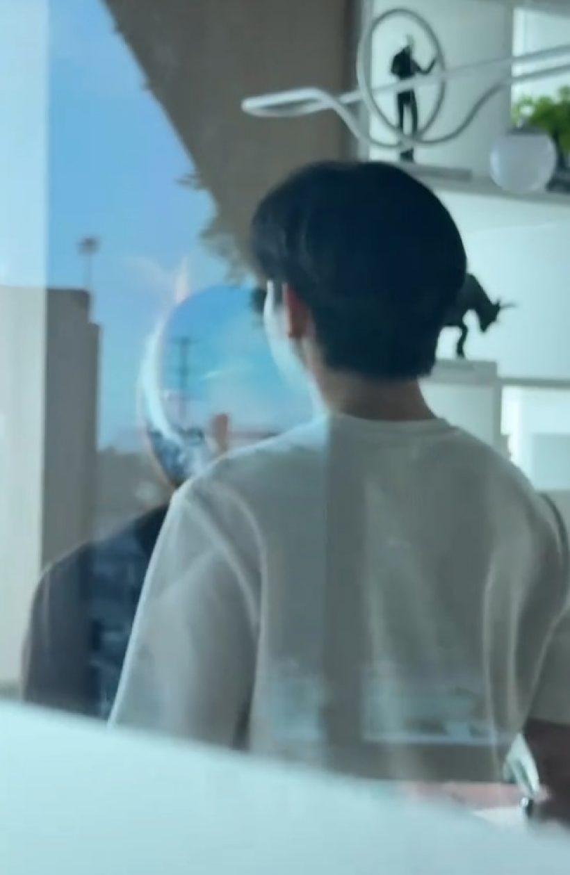 ภาพหลุด! คู่นี้แอบมุ้งมิ้งในห้องส่วนตัว ความสวีททะลุกระจก