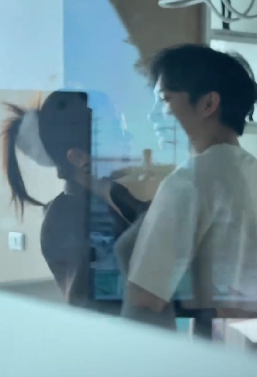 ภาพหลุด! คู่นี้แอบมุ้งมิ้งในห้องส่วนตัว ความสวีททะลุกระจก