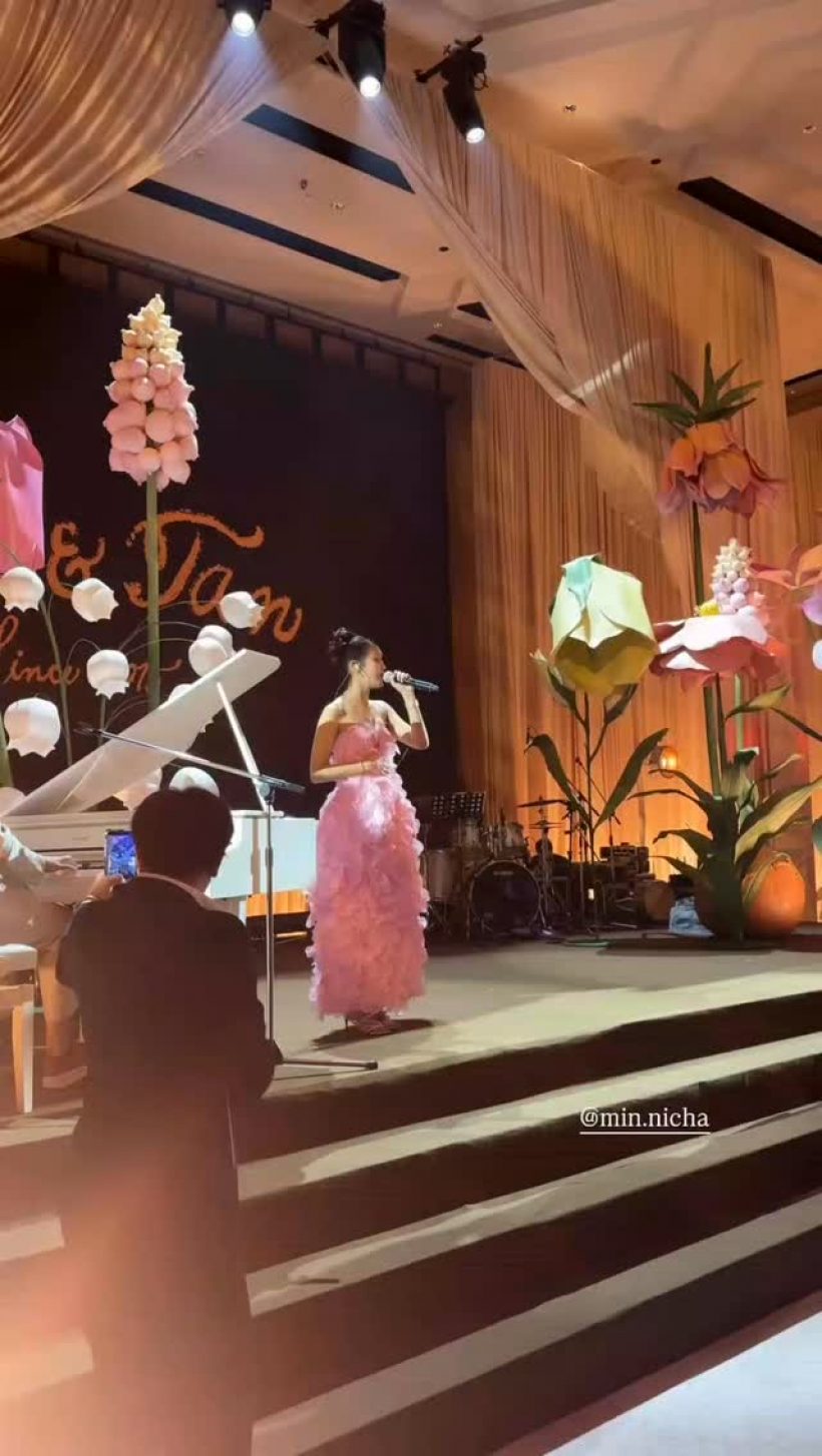 ซุปตาร์ดังโผล่ร้องเพลงอวยพร แทน-พราว แขกเซอร์ไพรส์ทั้งงาน