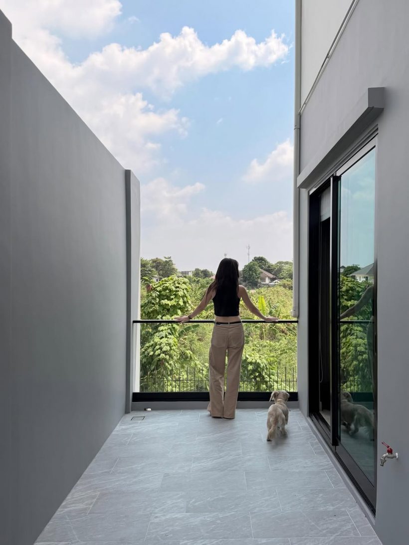 คู่รักคู่นี้ ซื้อบ้านแล้ว ไม่ซีเรียสถ้าคนมองอยู่ก่อนแต่ง