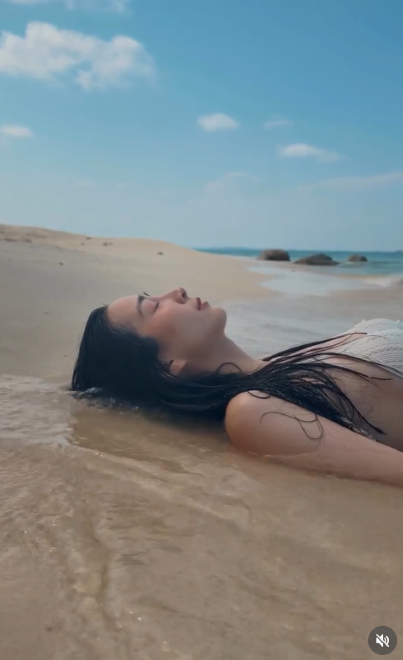 ดาราสาวให้ทะเลฮีลใจ กลับมายิ้มสดใส หลังวิวาห์ล่ม