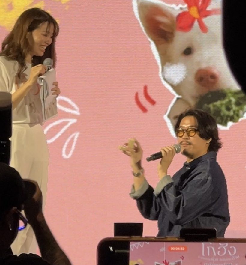 กรี๊ดด! ผกก.โกฮัง คุกเข่าขอแฟนสาวพิธีกร แต่งงานกลางเวที