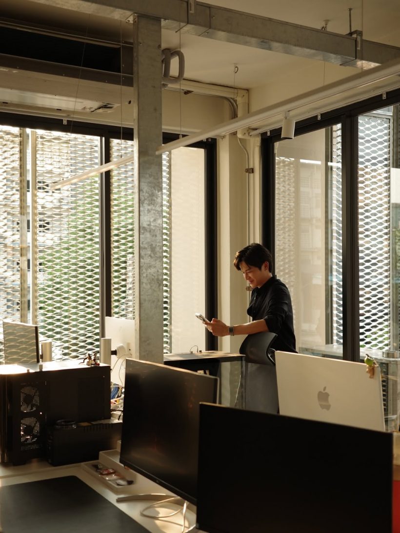 พระเอกดัง อวดโฉมออฟฟิศหรู สวยจนอยากให้คนบนฟ้าเห็น