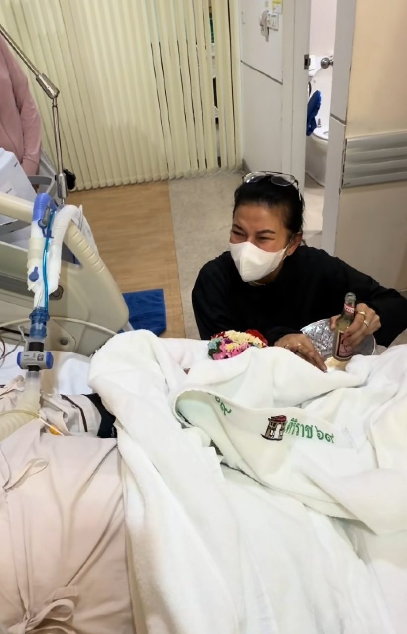 กลั้นน้ำตาไม่อยู่! จ๊ะ นงผณี เผยนาทีรดน้ำ-กราบเท้าลาคุณพ่อ