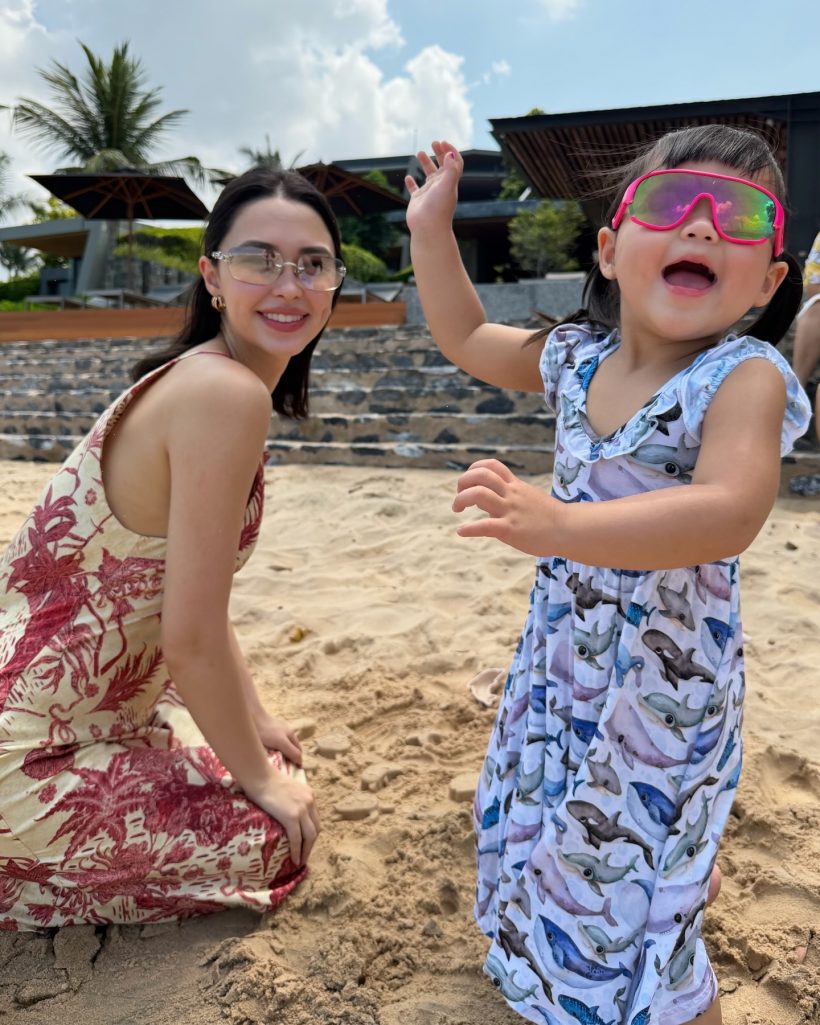 หลุดโฟกัส! นางเอกดังอวดหุ่นแม่ลูกสอง แต่พุงนูนจนคนทัก