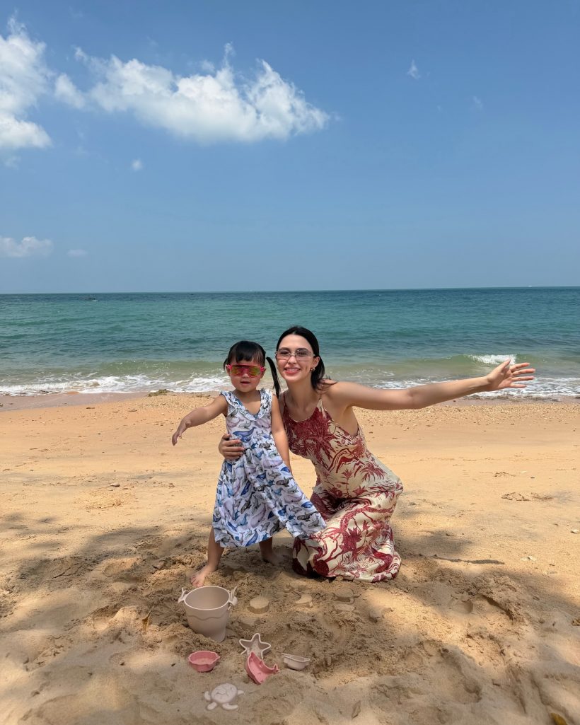 หลุดโฟกัส! นางเอกดังอวดหุ่นแม่ลูกสอง แต่พุงนูนจนคนทัก