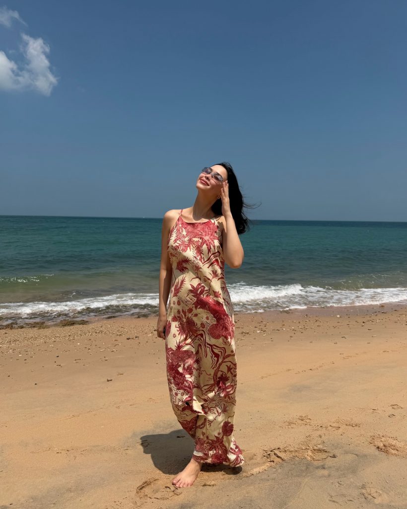 หลุดโฟกัส! นางเอกดังอวดหุ่นแม่ลูกสอง แต่พุงนูนจนคนทัก