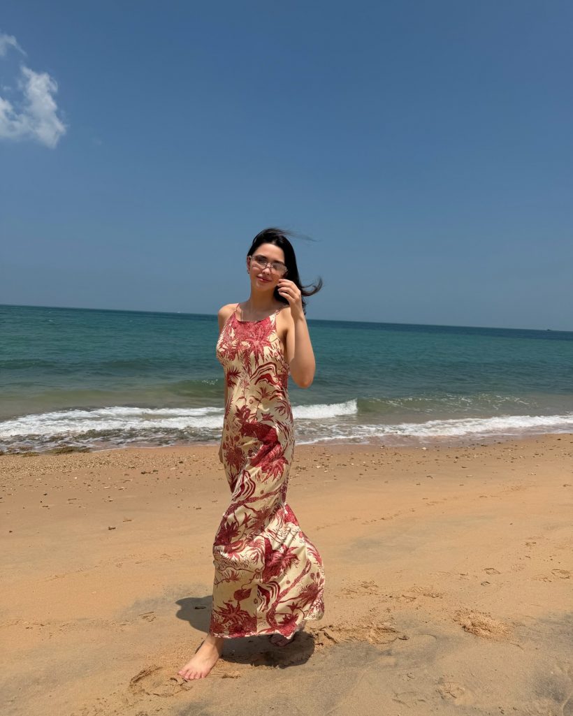 หลุดโฟกัส! นางเอกดังอวดหุ่นแม่ลูกสอง แต่พุงนูนจนคนทัก