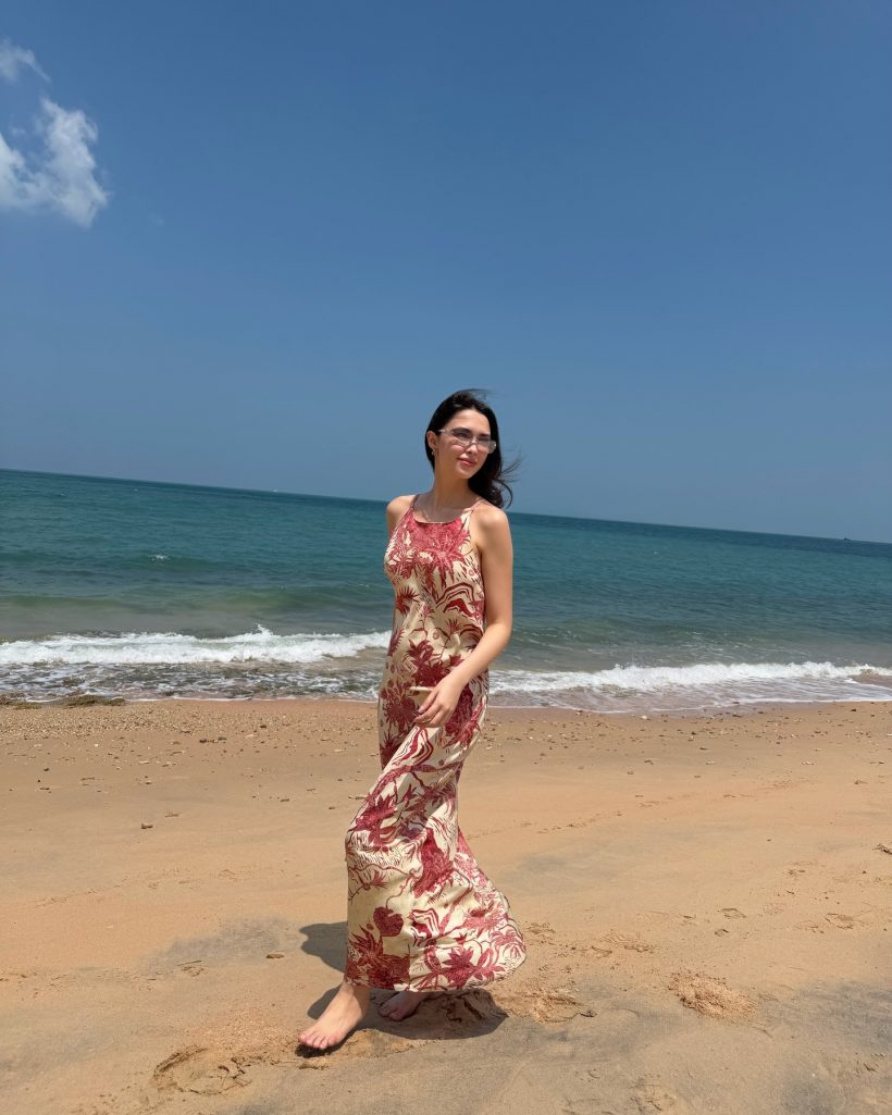 หลุดโฟกัส! นางเอกดังอวดหุ่นแม่ลูกสอง แต่พุงนูนจนคนทัก