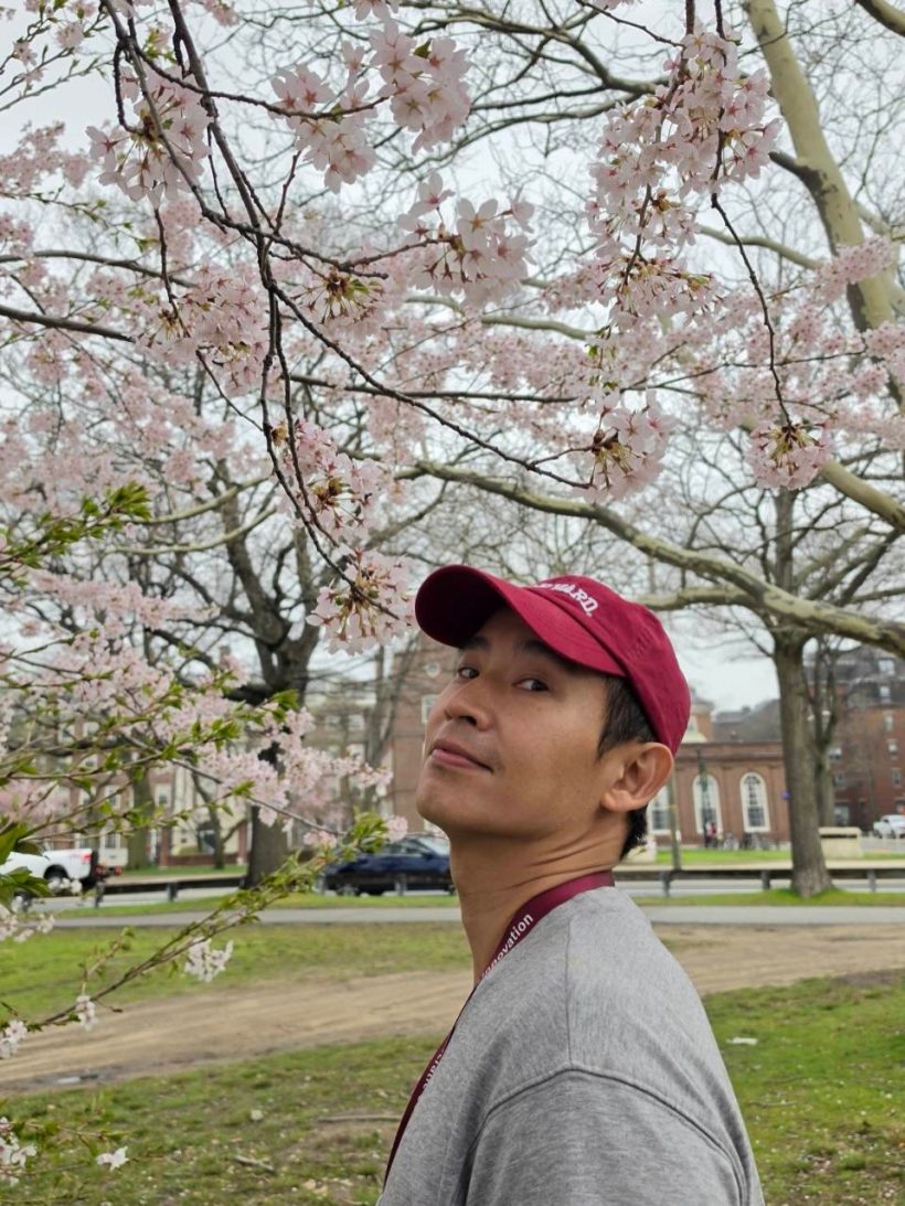 โลกสีชมพู!ก้อยพิธา อวดภาพคู่ฟีลแฟน จูงมือเดินเล่นรับลมหนาว