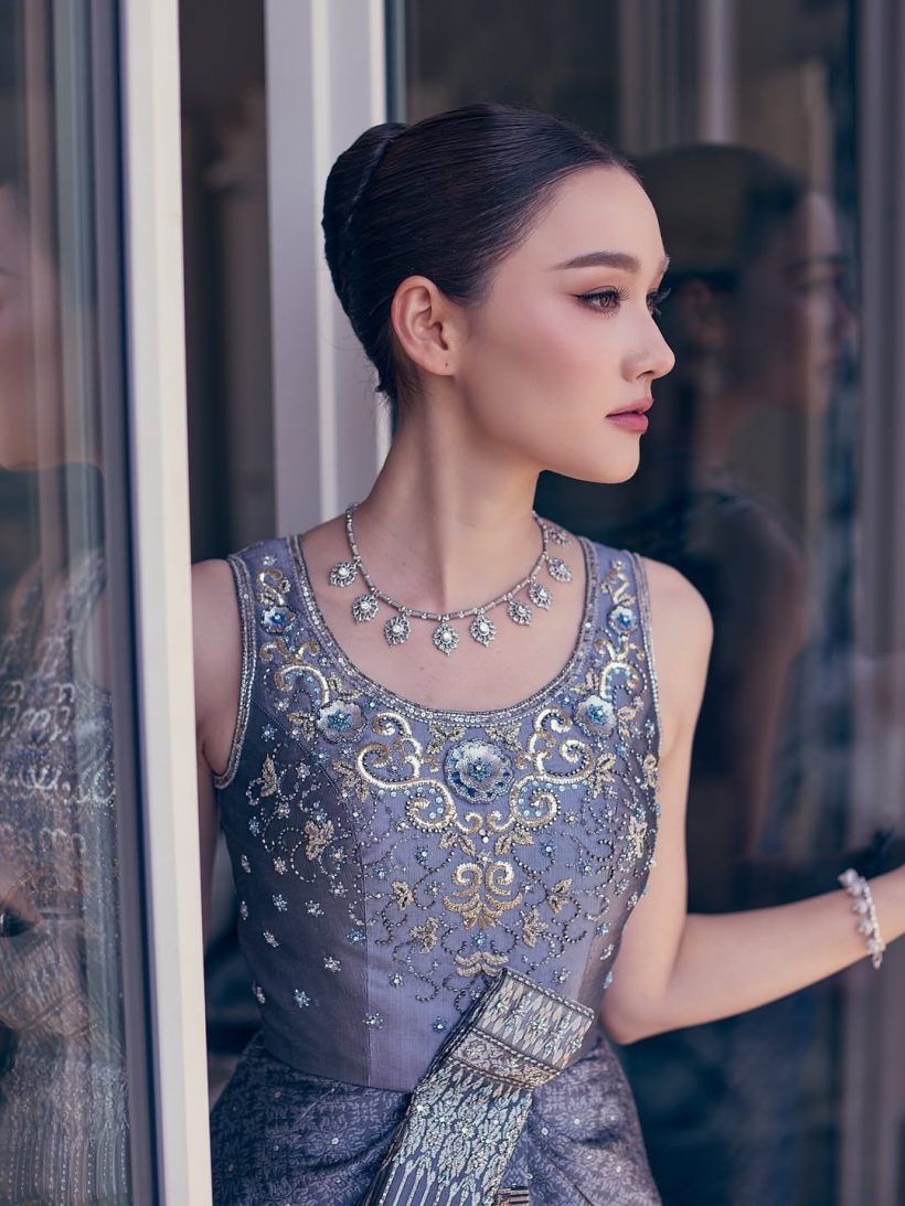 เดียร์น่า ทำถึงมาก! ใส่ชุดไทยพระราชนิยม อวดสายตาชาวโลก