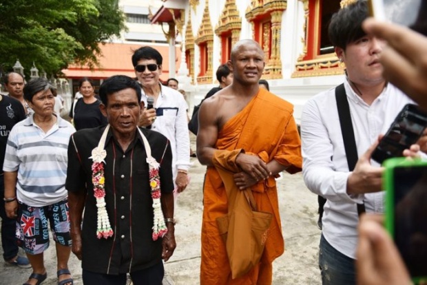 บวชแล้ว!! พระบัวขาว ขอตั้งใจบวชถวายเป็นพระราชกุศล คนบันเทิงร่วมอนุโมทนาเพียบ!!