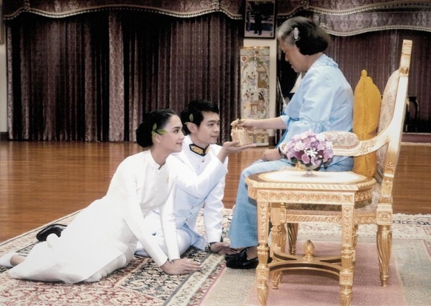   สมเด็จพระเทพฯ ประกอบพิธีสมรสพระราชทานให้ ซาร่า เล็กจ์-เอ็ม สืบสกุล 