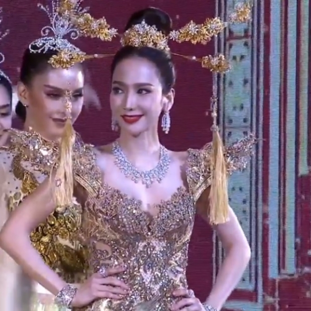 พาชมคลิปซุปตาร์ตัวแม่ของวงการ อั้ม พัชราภา สวยสง่าที่สุดแห่งปี