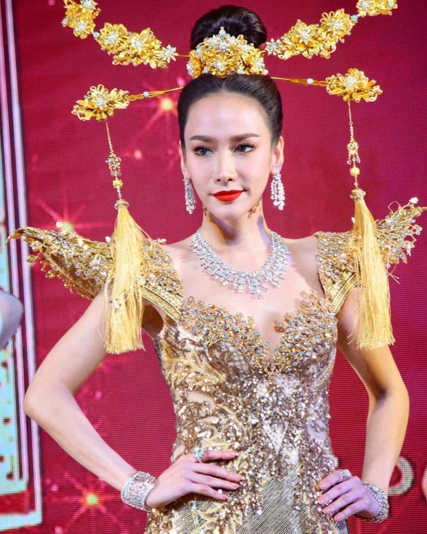 พาชมคลิปซุปตาร์ตัวแม่ของวงการ อั้ม พัชราภา สวยสง่าที่สุดแห่งปี