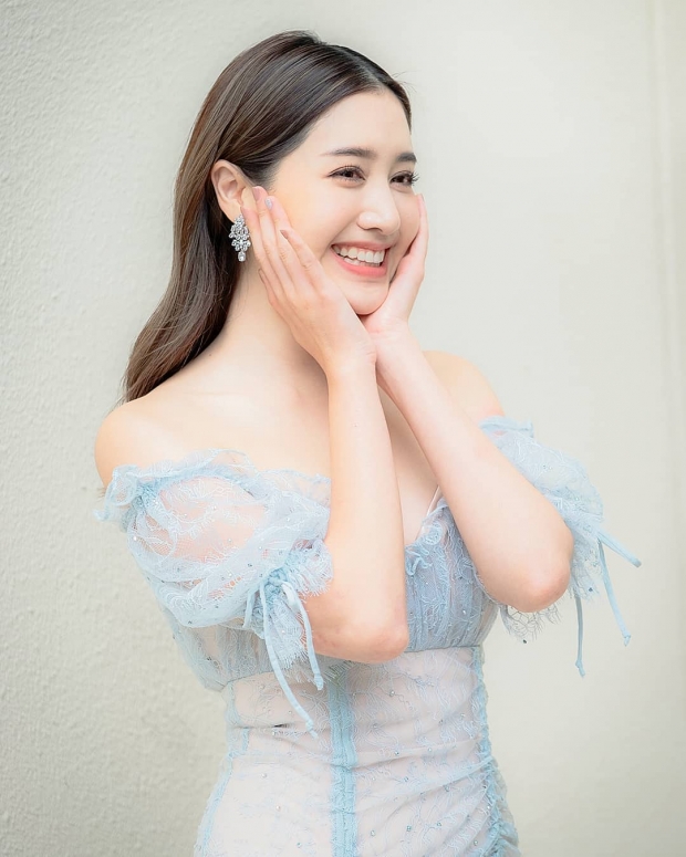 สวยหวาน พิม - พิมประภา กับชุดนี้ที่เเอบเซ็กซี่หน่อยๆ ใส่เเล้วออร่าจับ เปล่งประกายสุดๆ 