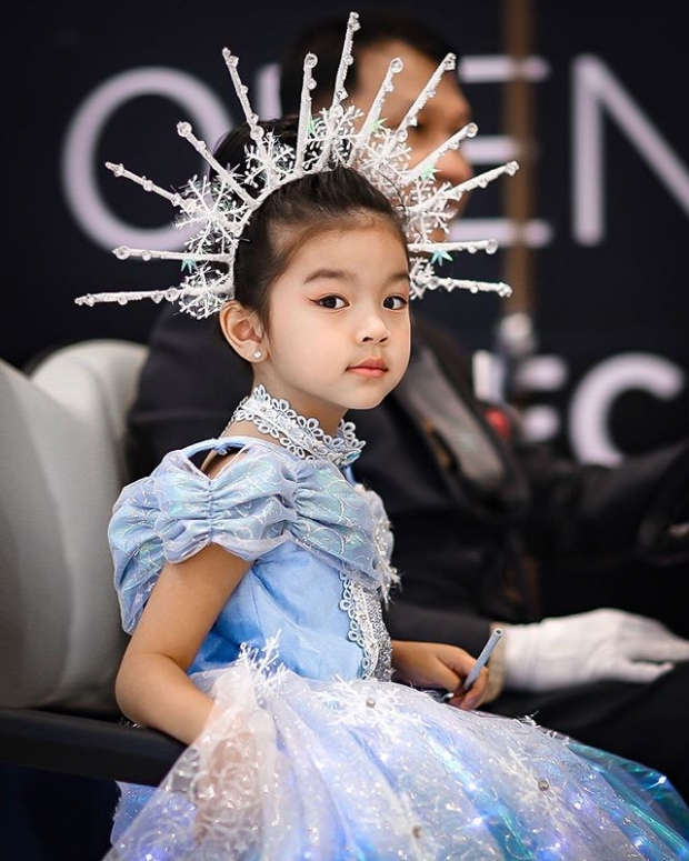 “น้องมะลิ พาขวัญ” ใส่ชุดราชินีเอลซ่าจัดเต็ม! แฟนคลับบอกลุคนี้หนูสวยมากๆ 