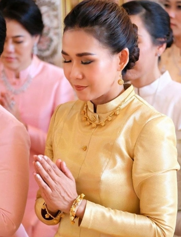 “กาละแมร์” บริจาคทอง 100 บาท หุ้มปลียอดพระธาตุพนม