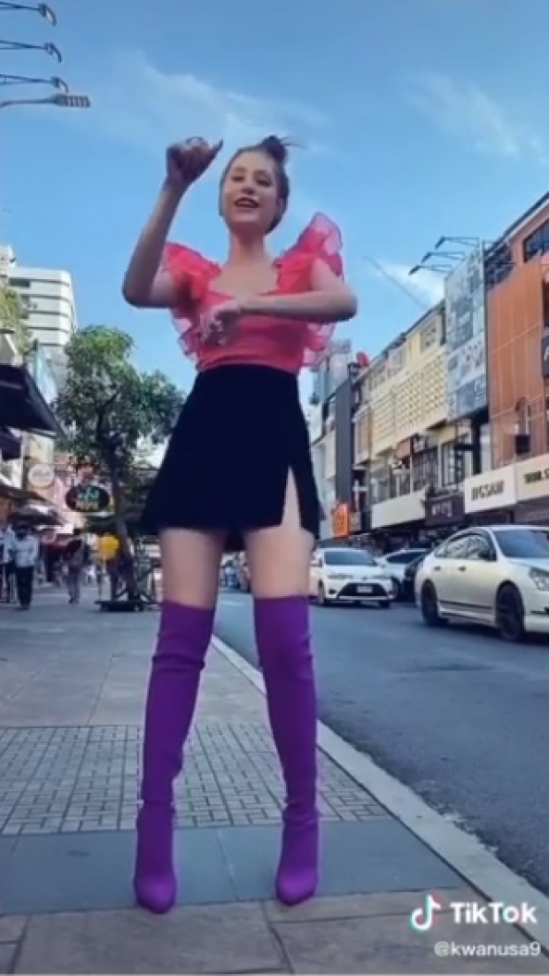 แห่ดูทะลุล้าน ขวัญ จัดใหญ่เต้น TikTok กลางเมือง หลายคนนึกว่าอยู่เมืองนอก