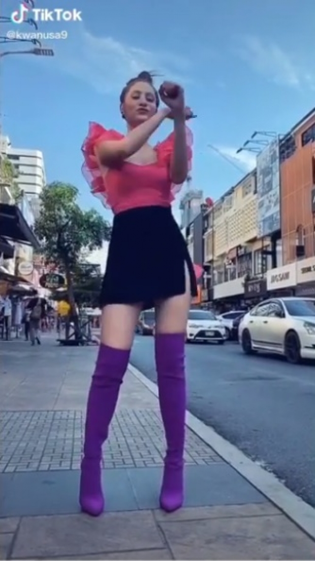 แห่ดูทะลุล้าน ขวัญ จัดใหญ่เต้น TikTok กลางเมือง หลายคนนึกว่าอยู่เมืองนอก