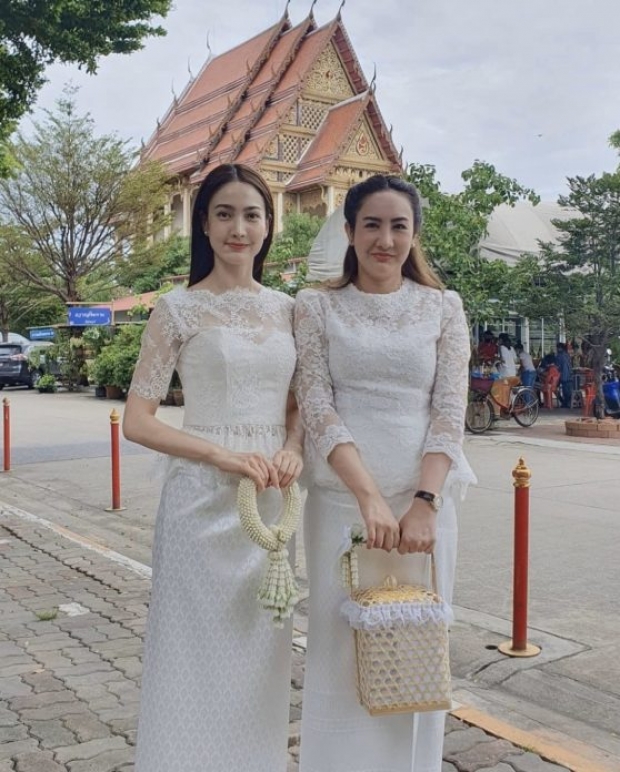 แต้ว พร้อมแม่นิด พี่สาว ร่วมทำบุญครบรอบ 1 เดือน คุณพ่อเสียชีวิต