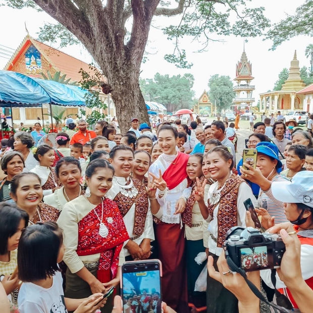  แพนเค้ก ยกครอบครัวทำบุญกฐิน พร้อมโชว์ลีลาฟ้อนรำ สุดอ่อนช้อย