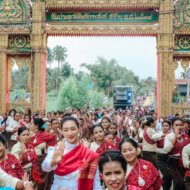  แพนเค้ก ยกครอบครัวทำบุญกฐิน พร้อมโชว์ลีลาฟ้อนรำ สุดอ่อนช้อย