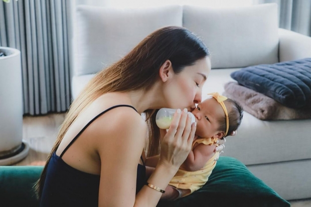 ชมความน่ารัก น้องคาญ่า ลูกสาว โอซา แวง จิ้มลิ้มน่าเอ็นดูสุดๆ 