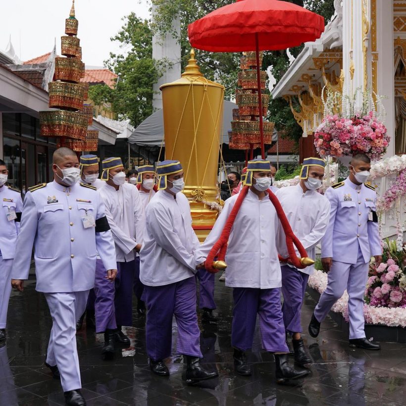 ฟาง พิชญา เคียงข้างเอเอไม่ห่าง ในวันที่สูญเสียครั้งใหญ่