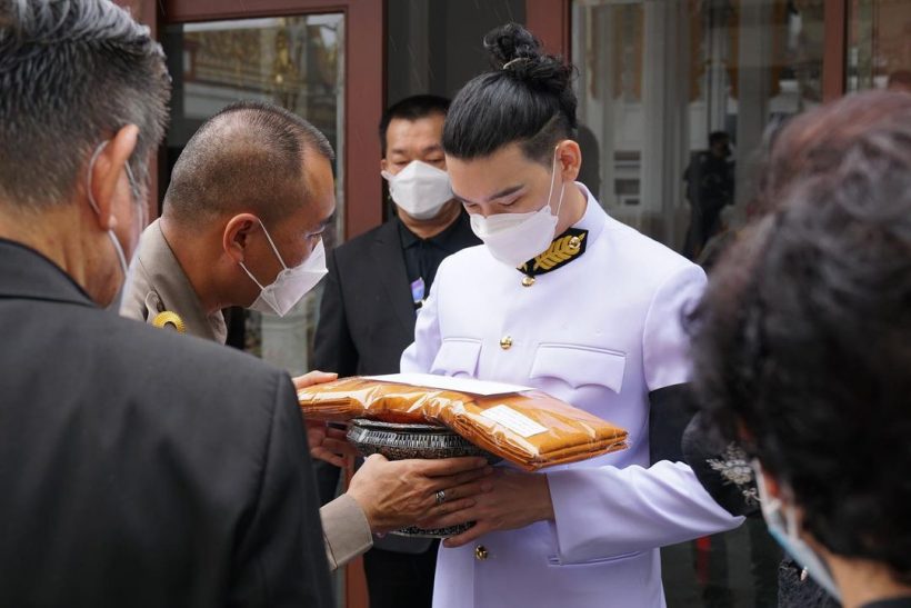 ฟาง พิชญา เคียงข้างเอเอไม่ห่าง ในวันที่สูญเสียครั้งใหญ่