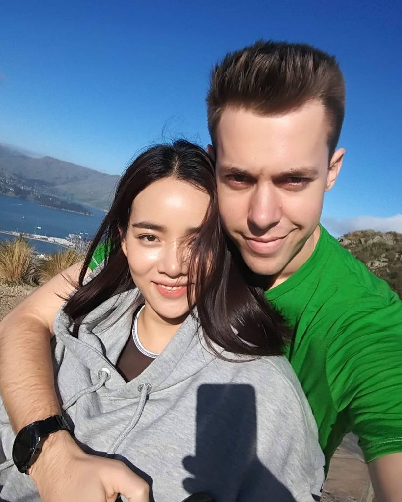 นางเอกดังลัดฟ้าเช็คอินบ้านแฟนที่นิวซีแลนด์ จับตาข่าวดีขอแต่งงาน?