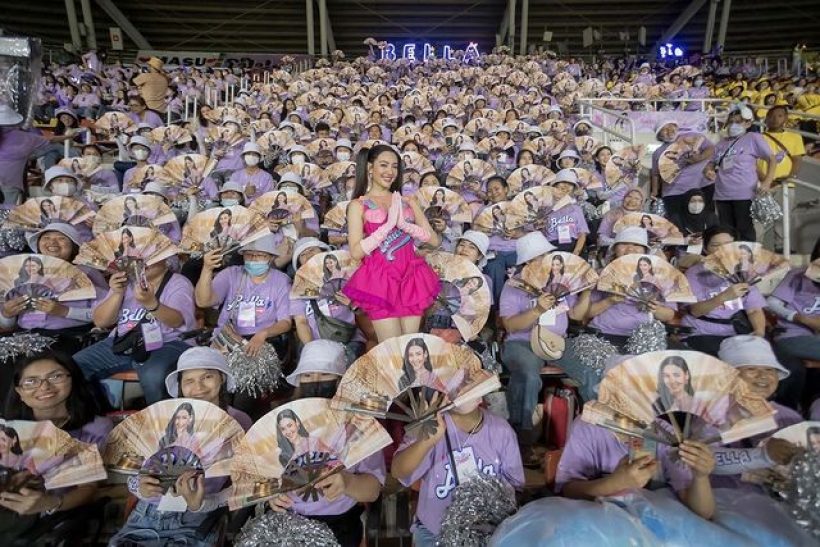 แฟนคลับกรี๊ดลั่น เบลล่า ควงคู่จิ้นในตำนานโชว์โมเมนต์น่ารักกลางงานช่อง3