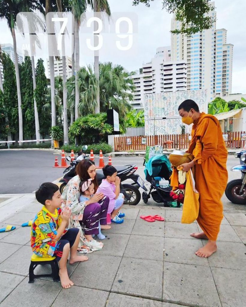 ชมพู่ชวนลูกทำบุญวันเกิด42ปีเรียบง่าย น้องเกลมารยาทงามยกมือธุจ้ารัวๆ