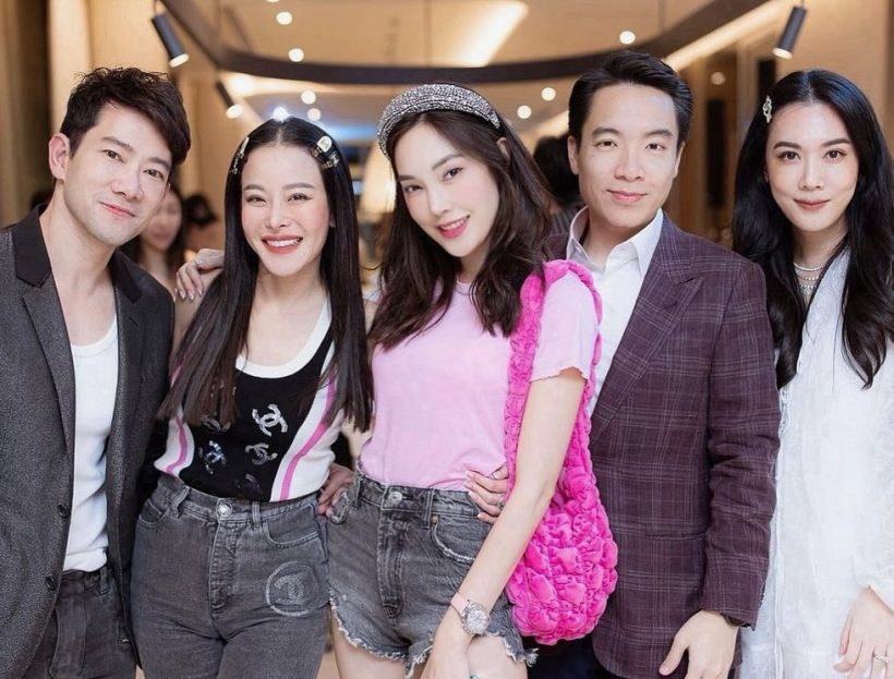 โฉมหน้าน้องรักในวงการ อั้ม พัชราภา สนิทกันนาน20ปีเตรียมเป็นเจ้าสาว