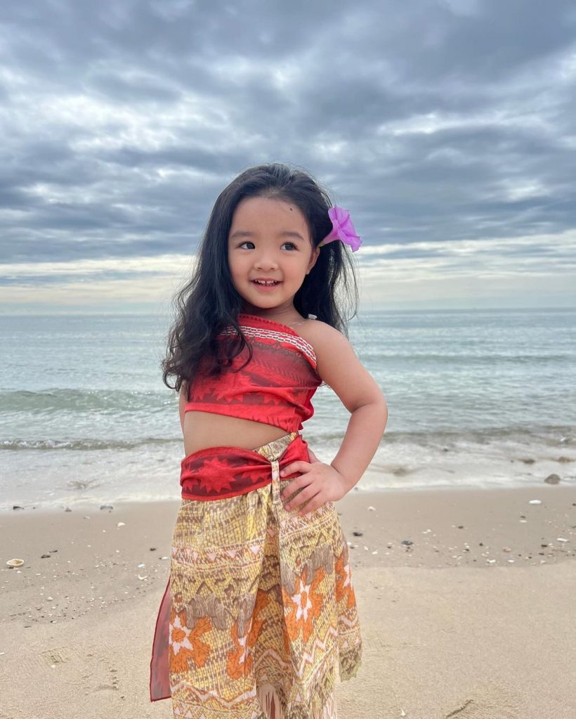 เปิดภาพล่าสุด น้องเวทมนต์ ลูกสาวแมน-ใบเตย โตแล้วสวยสะพรั่งโพสท่ารัวๆ