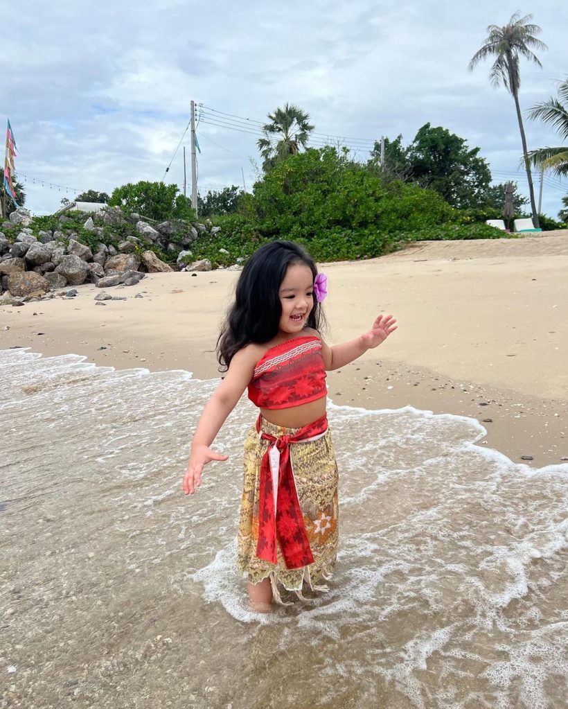 เปิดภาพล่าสุด น้องเวทมนต์ ลูกสาวแมน-ใบเตย โตแล้วสวยสะพรั่งโพสท่ารัวๆ