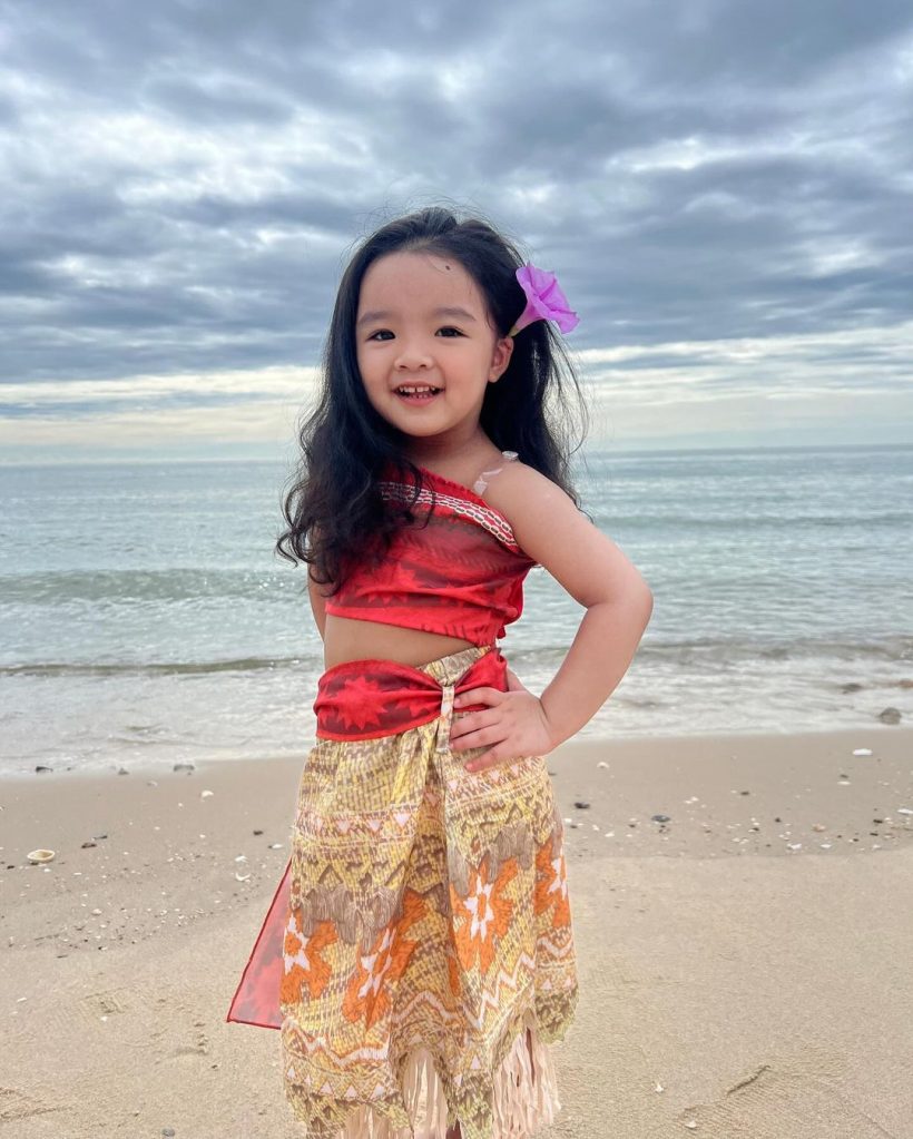 เปิดภาพล่าสุด น้องเวทมนต์ ลูกสาวแมน-ใบเตย โตแล้วสวยสะพรั่งโพสท่ารัวๆ