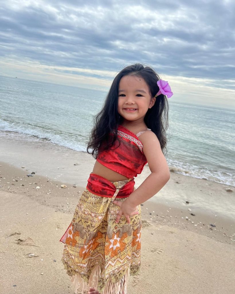 เปิดภาพล่าสุด น้องเวทมนต์ ลูกสาวแมน-ใบเตย โตแล้วสวยสะพรั่งโพสท่ารัวๆ