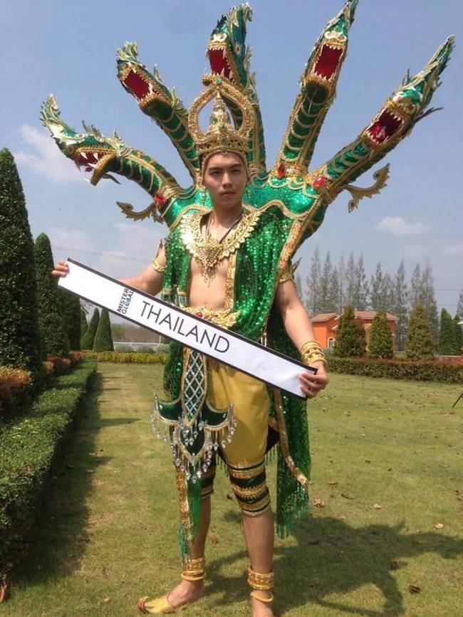 อภิวัชญ์ คุณาดิเรก ในชุดประจำชาติไทยปี 2015