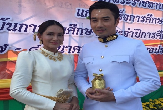  ยินดีด้วย!! เจมส์ ควง ครูก้อย เข้ารับพระราชทานน้ำสังข์แล้ว