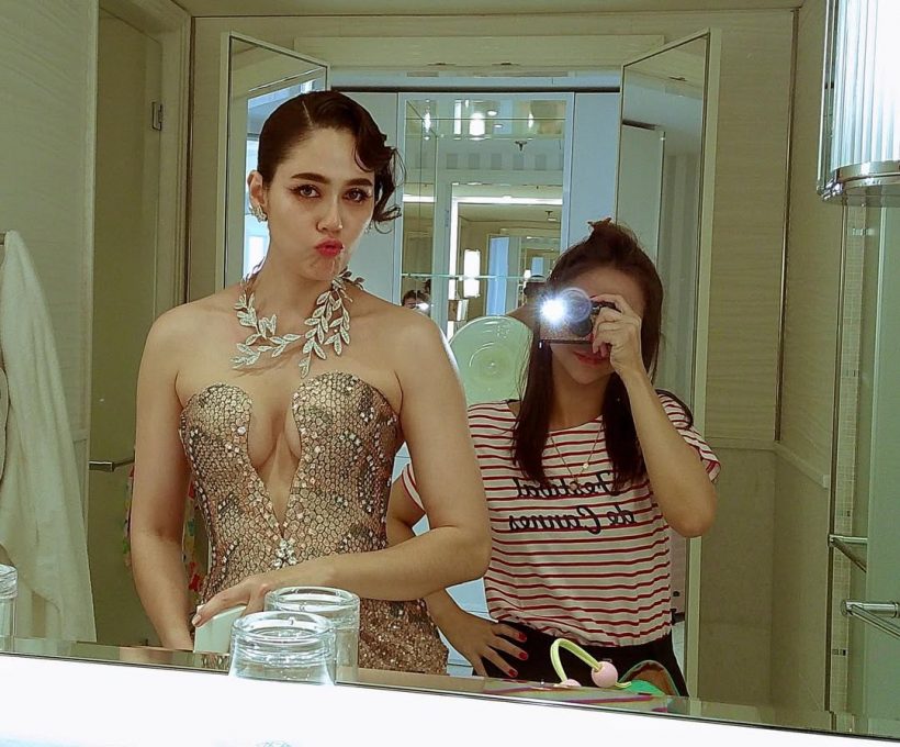เธอคนนี้ไม่ใช่แค่เพื่อนซี้ แต่คือคนสำคัญ ดูแลแม่ชมทุกย่างก้าว