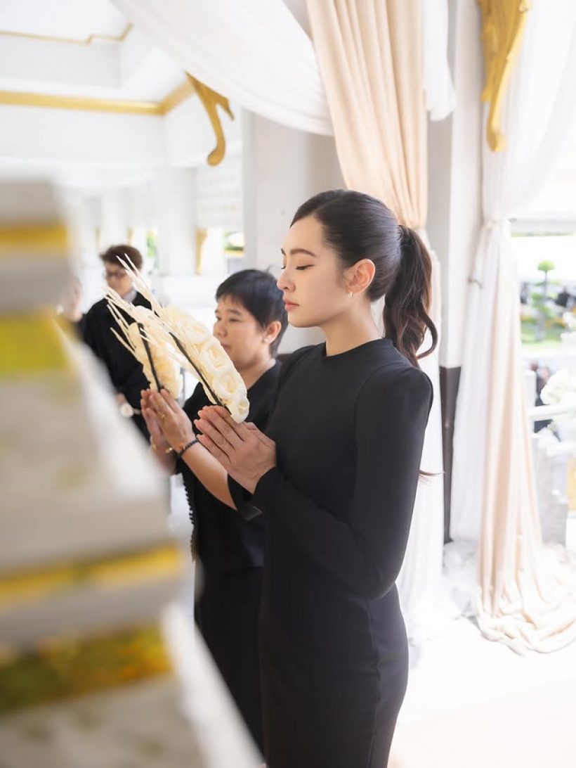 เบลล่า ราณี ร่วมอาลัยคุณพ่อผู้จัดการส่วนตัว วิล ชวิณ เคียงข้างไม่ห่าง