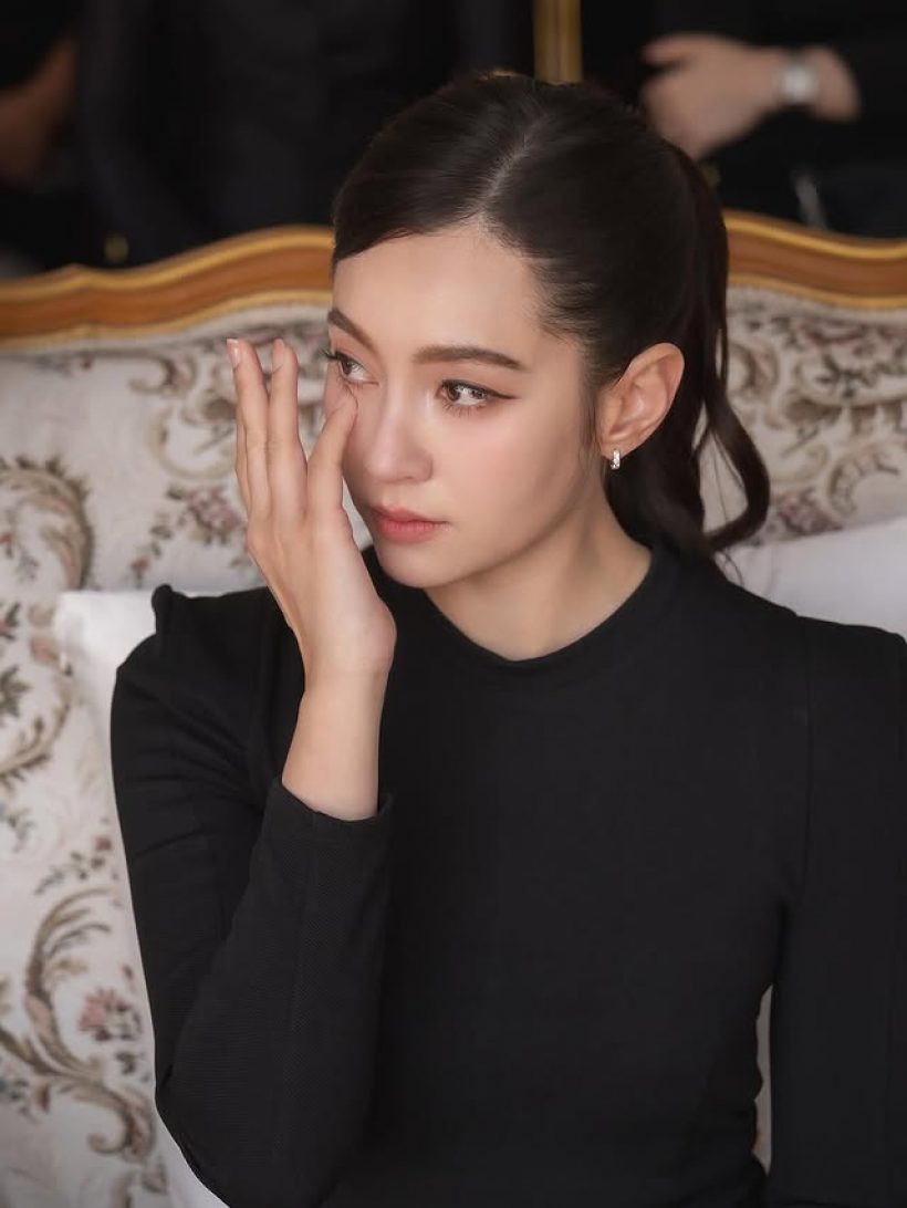เบลล่า ราณี ร่วมอาลัยคุณพ่อผู้จัดการส่วนตัว วิล ชวิณ เคียงข้างไม่ห่าง