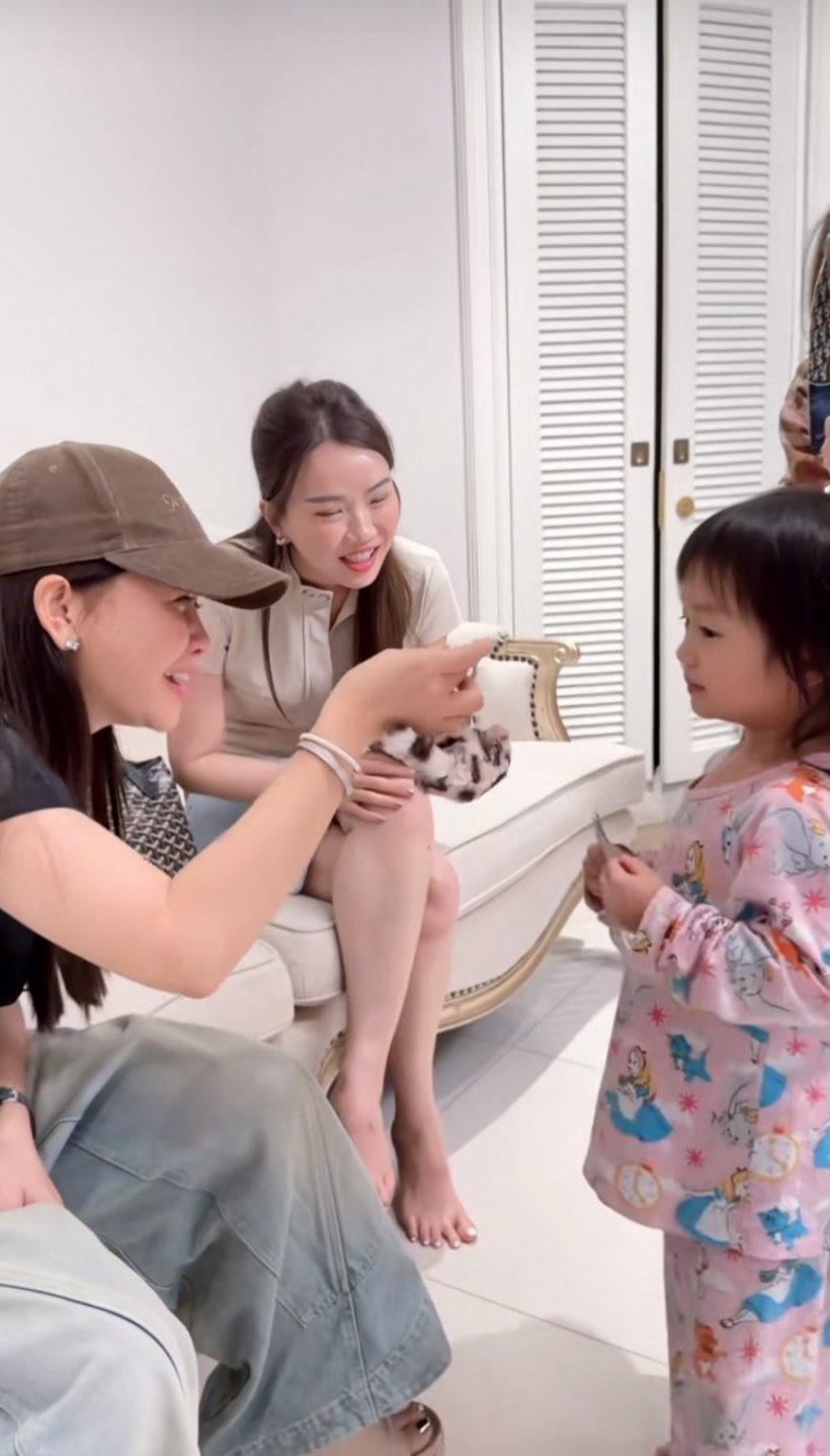มีเท่าไหร่ให้หมดเลย! สาวดังควักเงินสด ยกให้ลูกสาว เชน ธนา
