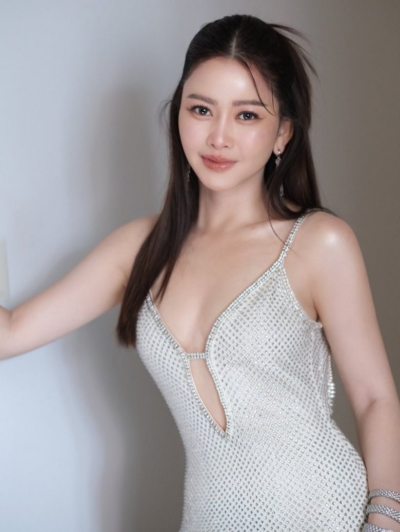 มีเท่าไหร่ให้หมดเลย! สาวดังควักเงินสด ยกให้ลูกสาว เชน ธนา