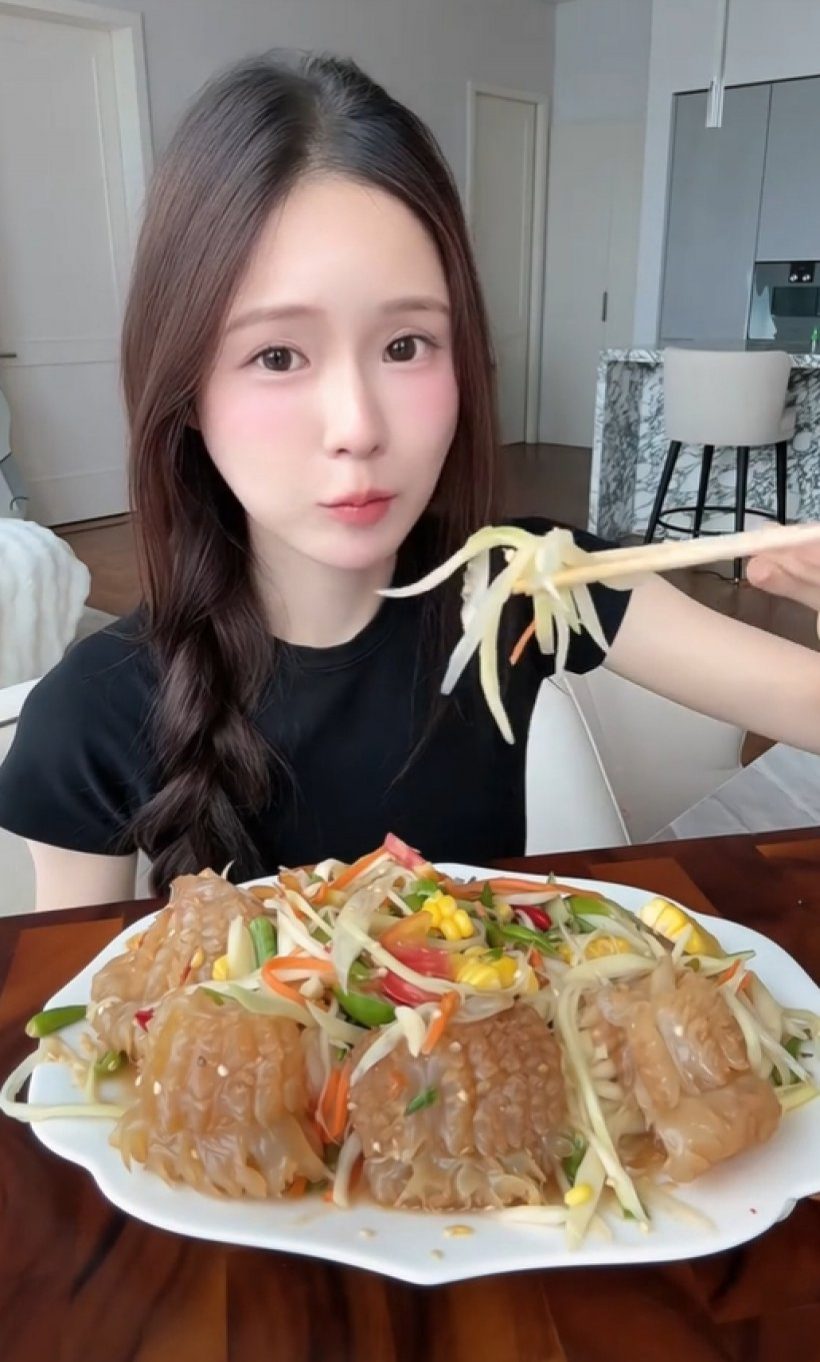 เป็นดราม่าอีกเเล้ว อินฟลูสาว เจอจับผิด ตะเกียบเบี้ยว