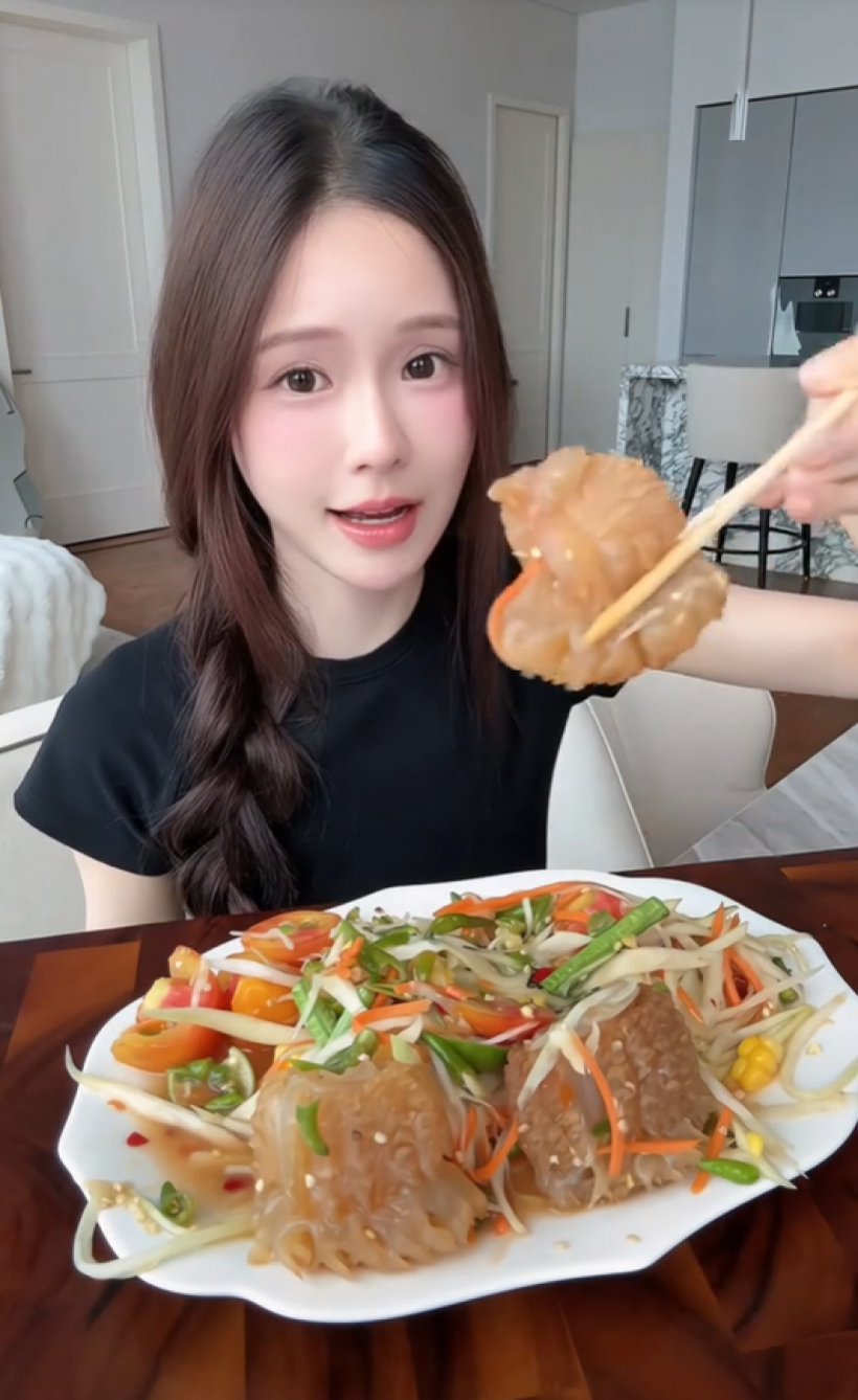 เป็นดราม่าอีกเเล้ว อินฟลูสาว เจอจับผิด ตะเกียบเบี้ยว