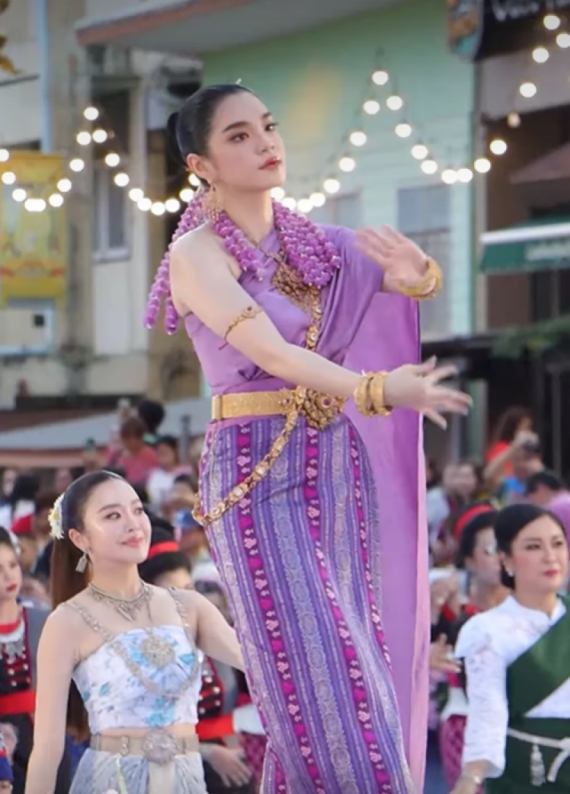 ดราม่าซะงั้น! เฌอปราง โดนถล่มรำหน้าบึ้งเหมือนโดนบังคับมา