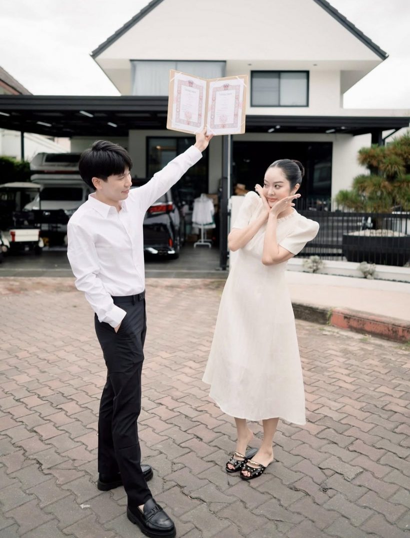เเก้มบุ๋ม-พี่พีท โชว์ใบสมรส เป็นสามีภรรยาถูกต้องตามกฎหมายเเล้ว