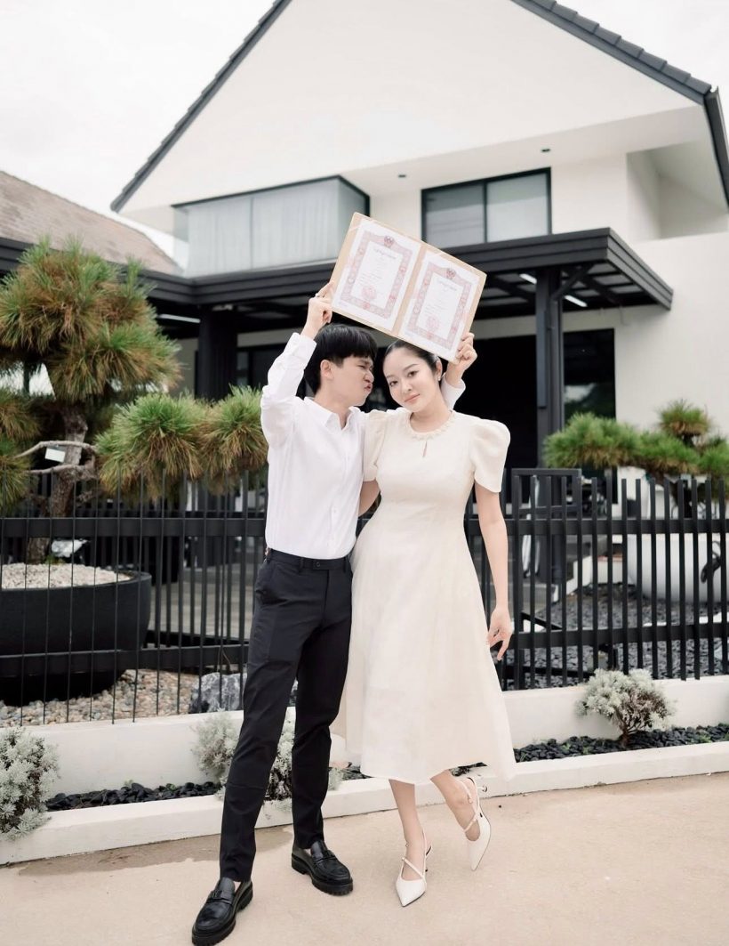 เเก้มบุ๋ม-พี่พีท โชว์ใบสมรส เป็นสามีภรรยาถูกต้องตามกฎหมายเเล้ว